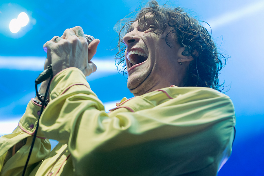 <H2>The Darkness</H2><H5>Paris, Cigale